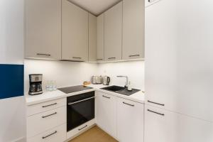 Kuchyňa alebo kuchynka v ubytovaní Klif Apartamenty Polanki Aqua A414