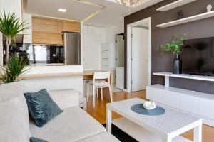 Posezení v ubytování City Lux Apartment 1- with garage and balcony
