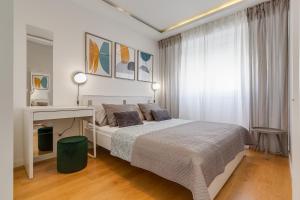 Postel nebo postele na pokoji v ubytování City Lux Apartment 1- with garage and balcony