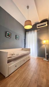 a bedroom with a large bed in a room at New Camp Nou Apartment/Diret Airport,Beautiful in Hospitalet de Llobregat