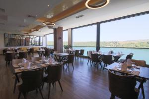 Restoran või mõni muu söögikoht majutusasutuses Glorius Hotel