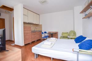a hospital room with a bed and a kitchen at Apartment Lucky in Budva