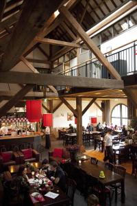 Reštaurácia alebo iné gastronomické zariadenie v ubytovaní Herberg de Brabantse Kluis