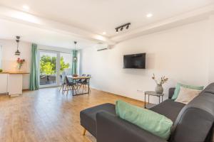 TV a/nebo společenská místnost v ubytování Adris apartments