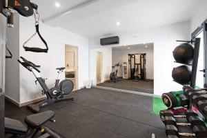 Posilňovňa alebo fitness centrum v ubytovaní Lola Sea Villa