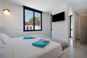 Posteľ alebo postele v izbe v ubytovaní Lola Sea Villa