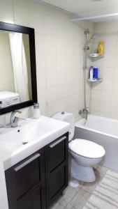 Ein Badezimmer in der Unterkunft On the sea