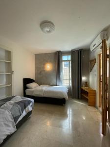 Diamond Luxury Apartment - Haifa tesisinde bir odada yatak veya yataklar