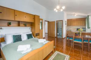Kuchyňa alebo kuchynka v ubytovaní Studio Apartmani Marcela