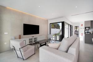 A television and/or entertainment centre at Andrea Sea Villa