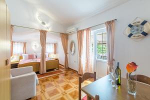 Posteľ alebo postele v izbe v ubytovaní Studio Apartmani Marcela + 26 fotografií