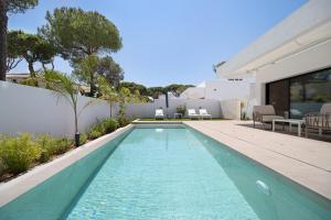 a swimming pool in the backyard of a house at Maria del Mar Sea Villa in Novo Sancti Petri