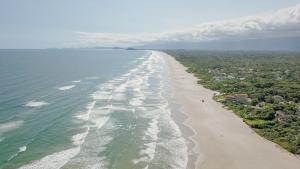 an aerial view of a beach with the ocean at Pousada Y-Goá in Bertioga