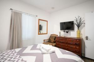Llit o llits en una habitació de Suite Life at Chez Mercedes