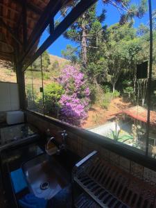 Vista de la piscina de Sítio Maravilha em Domigos Martins o alrededores