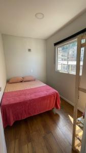 سرير أو أسرّة في غرفة في VidigalHouse Apartamento Vista Mar e Hidro