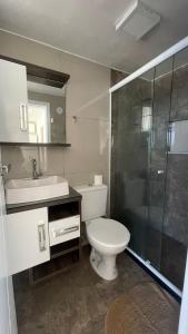 A bathroom at VidigalHouse Apartamento Vista Mar e Hidro
