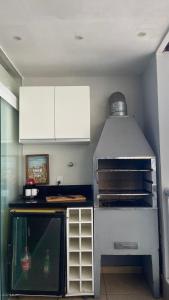 A kitchen or kitchenette at VidigalHouse Apartamento Vista Mar e Hidro