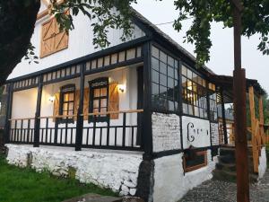a house with black and white trim and windows at Hnameni Bovadzor Lodge in Maksim Gorʼkiy