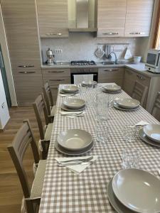A kitchen or kitchenette at Casa vacanze l’orchidea