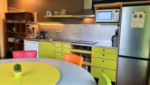 Una cocina o zona de cocina en Vakantiehuis met hottub De Opkikker