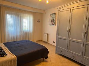 Villa Petra Sappa - RELAX & WELLNESS tesisinde bir odada yatak veya yataklar