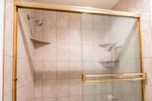 Koupelna v ubytování Chamonix 24 is a 2bed plus loft 3 bath Upgraded Canyon Ldge Nearly Ski in Ski Out Sleeps 8 + 26 fotografií