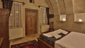 Ліжко або ліжка в номері Cappadocia Cave Land Hotel