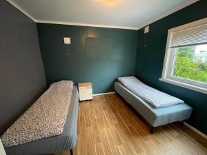 En eller flere senger på et rom på Stor sentral leilighet i hjertet av Åndalsnes
