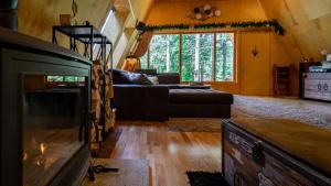 Posezení v ubytování Forest House Stella - A frame cabin