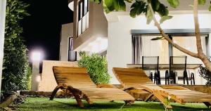 Vườn quanh Legacy apartment with jacuzzi