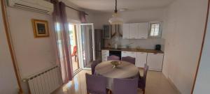 Kuchyň nebo kuchyňský kout v ubytování Apartment Grubišić