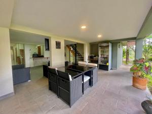 a large room with a kitchen and a living room at Hotel Finca San Nicolas in San Salvador