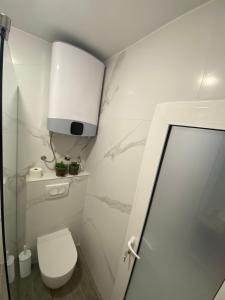 Zdjęcie z galerii obiektu Deluxe Pool Apartment 3 w Petrovacu na Moru