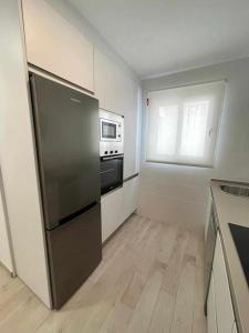A kitchen or kitchenette at Piso Azonaicas Centro Tendillas
