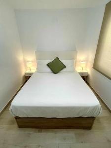 A bed or beds in a room at Piso Azonaicas Centro Tendillas