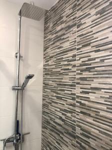 A bathroom at Encantador apartamento residencial con piscina