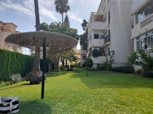 Vonkajšia záhrada v ubytovaní Encantador apartamento residencial con piscina