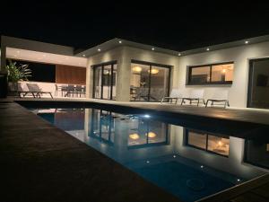 a house with a swimming pool at night at Villa Aréna à Labenne-Océan in Labenne