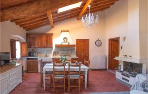 A kitchen or kitchenette at Cozy Home In Barberino Del Mugello