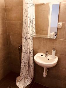 Kúpeľňa v ubytovaní Downtown Apartment