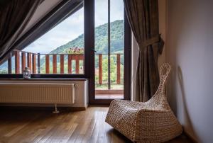 Nespecifikovaný výhled na hory nebo výhled na hory při pohledu z hotelu