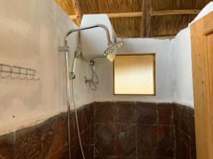 Ванна кімната в Ishasha Pride Lodge