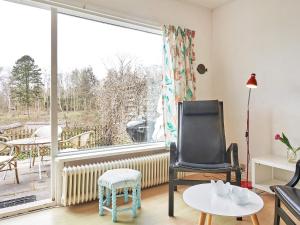Posezení v ubytování 2 person holiday home in Aakirkeby-By Traum