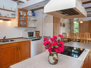 Kuchyň nebo kuchyňský kout v ubytování Holiday home Skjern XVIII