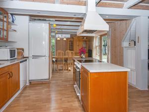 Kuchyň nebo kuchyňský kout v ubytování Holiday home Skjern XVIII