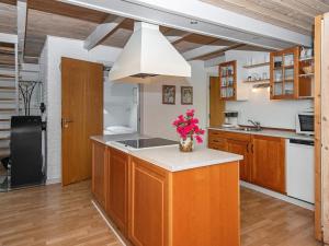 Kuchyň nebo kuchyňský kout v ubytování Holiday home Skjern XVIII