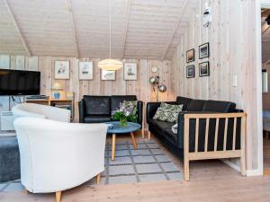 TV a/nebo společenská místnost v ubytování Holiday home Hemmet CCXLVI