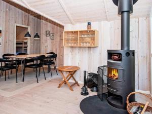 Kuchyň nebo kuchyňský kout v ubytování Holiday home Hemmet CCXLVI