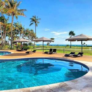 The swimming pool at or close to The Sunsetter - Villa 25 Tangalooma